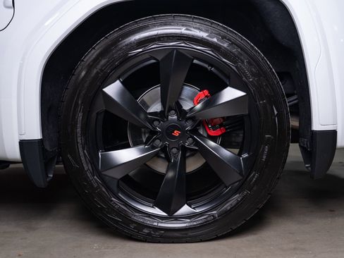 Used 2024 GMC Sierra 1500 SLT w/ SLT Convenience Package image 47