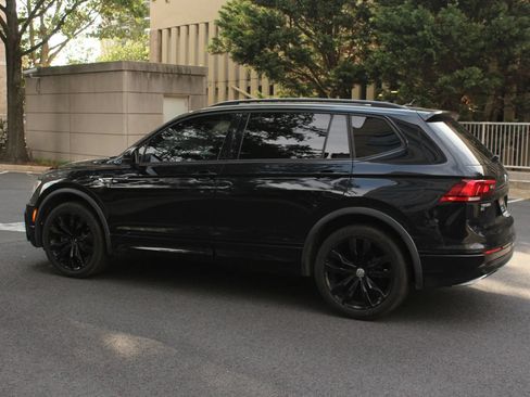 Used 2021 Volkswagen Tiguan SE R-Line AWD/4WD image 9