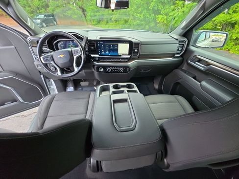 Used 2022 Chevrolet Silverado 1500 LT AWD/4WD image 18