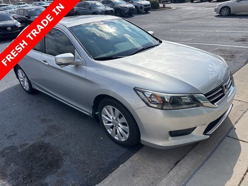 Used 2015 Honda Accord EX image 2