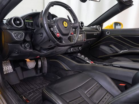Certified 2018 Ferrari California T image 19