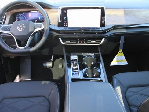 Certified 2026 Volkswagen Atlas SE image 18