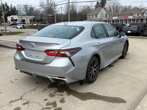 Used 2022 Toyota Camry SE image 6