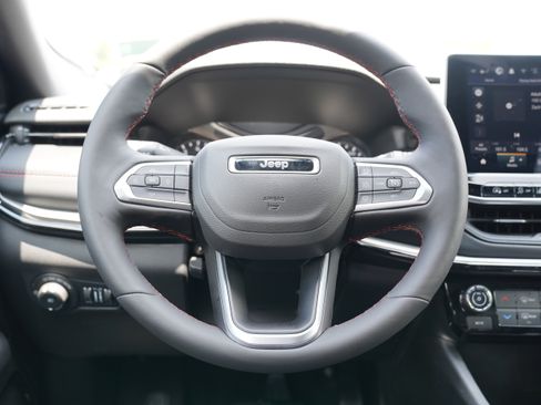 Used 2026 Jeep Compass Trailhawk AWD/4WD image 17