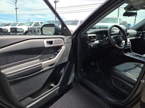 Used 2022 Ford Explorer XLT AWD/4WD image 7