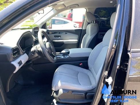 Used 2023 Honda Pilot LX image 30