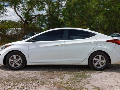 Used 2014 Hyundai Elantra SE image 3