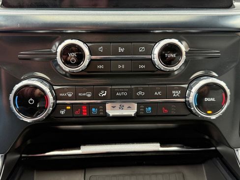 Used 2022 Ford F150 Limited image 32