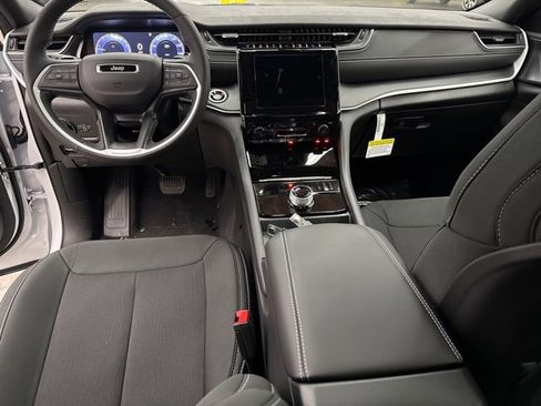 New 2025 Jeep Grand Cherokee Laredo X w/ Luxury Tech Group I image 9