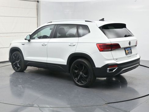 Certified 2022 Volkswagen Taos SE w/ Panoramic Sunroof Package FWD image 23
