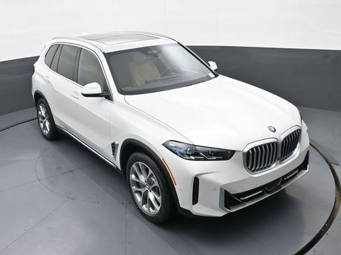 New 2026 BMW X5 xDrive50e image 31