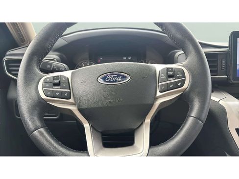 Used 2024 Ford Explorer XLT w/ Equipment Group 202A image 17