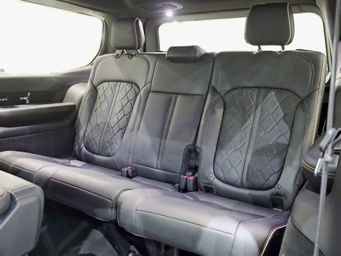 Used 2024 Jeep Grand Wagoneer Series III image 34