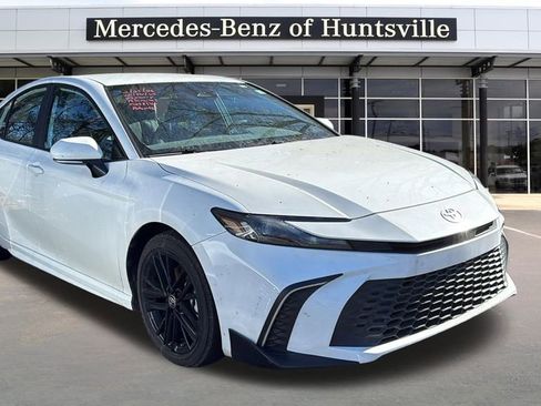 Used 2025 Toyota Camry SE w/ Convenience Package image 1