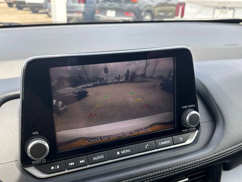 Used 2024 Nissan Rogue SV FWD image 25