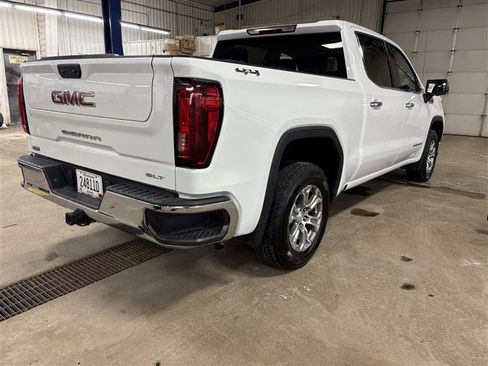 Used 2025 GMC Sierra 1500 SLT image 3