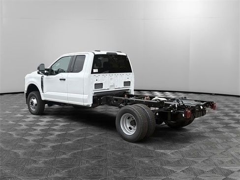 New 2026 Ford F350 XLT w/ XLT Value Package AWD/4WD image 3