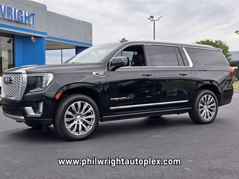 Used 2021 GMC Yukon XL Denali w/ Denali Premium Package AWD/4WD image 7