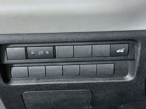 Used 2025 Mitsubishi Outlander SE FWD image 17