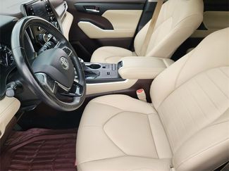 Used 2021 Toyota Highlander XLE FWD video 4