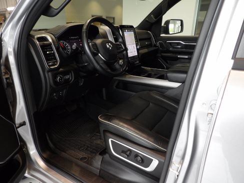 Used 2023 RAM 1500 Laramie AWD/4WD image 10