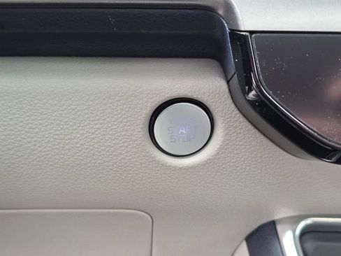 Certified 2025 Kia Carnival SX Prestige FWD image 30