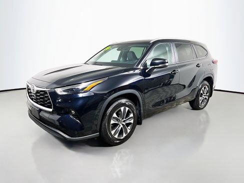 Used 2024 Toyota Highlander XLE image 10