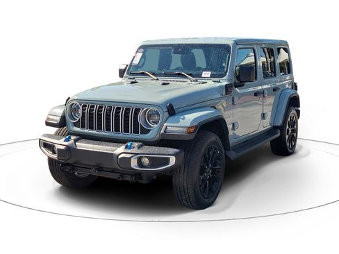 Used 2024 Jeep Wrangler Unlimited Sahara w/ Technology Group AWD/4WD image 2
