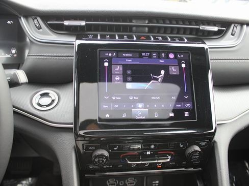 Used 2025 Jeep Grand Cherokee L Altitude image 4