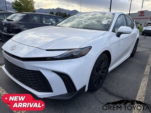Used 2025 Toyota Camry SE w/ Multimedia Upgrade Package FWD image 17
