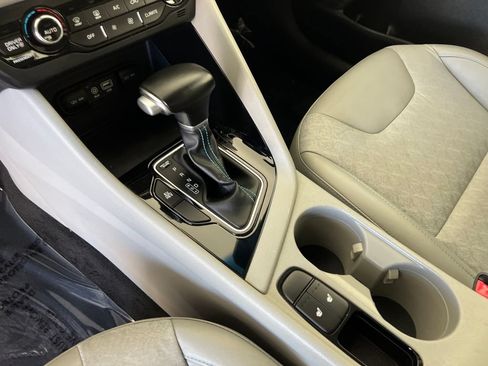 Used 2019 Kia Niro EX FWD image 25