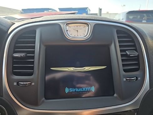 Used 2018 Chrysler 300 Limited AWD/4WD image 15