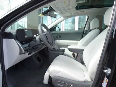 New 2026 Hyundai Ioniq 5 Limited image 8