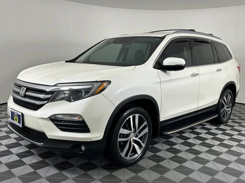 Used 2017 Honda Pilot Touring image 6