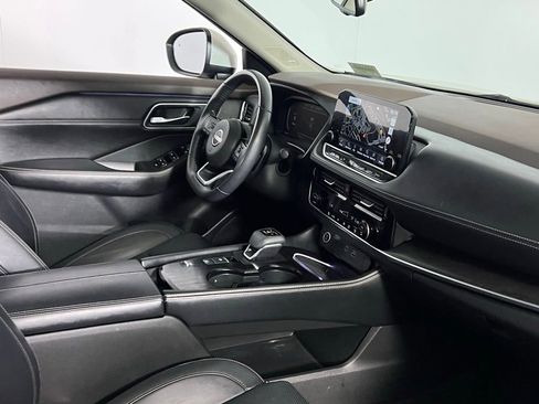 Used 2023 Nissan Rogue Platinum image 18