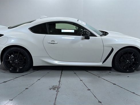 Used 2024 Toyota GR86 Premium image 6