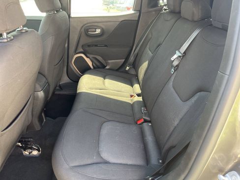 Used 2016 Jeep Renegade Latitude AWD/4WD image 15