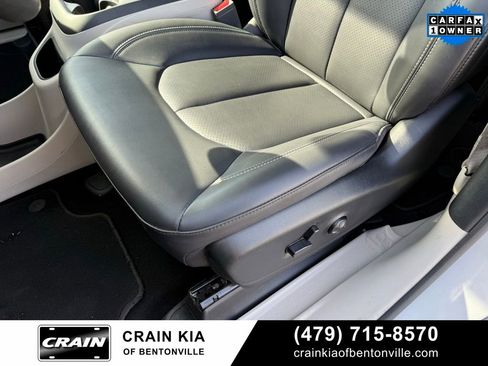 Used 2024 Chrysler Pacifica Touring-L image 25