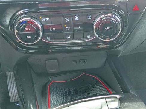 Certified 2024 Chevrolet Trax RS w/ Sunroof Package FWD image 18