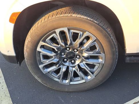 Used 2023 GMC Yukon XL Denali Ultimate image 4