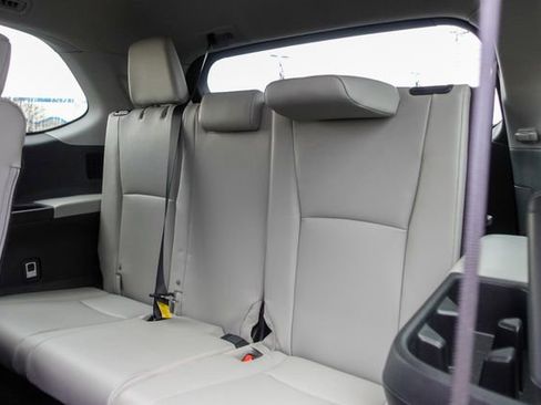 Certified 2024 Toyota Grand Highlander XLE image 31