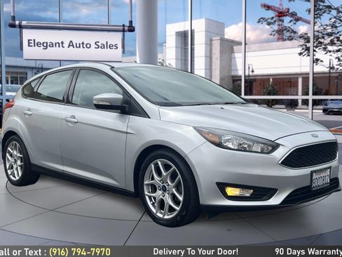 Used 2015 Ford Focus SE w/ Equipment Group 201A FWD image 3