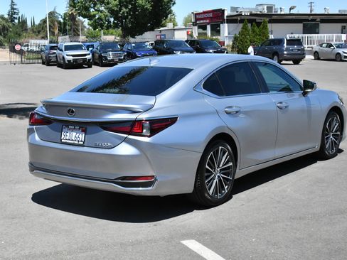 Used 2023 Lexus ES 300h w/ Premium Package FWD image 8