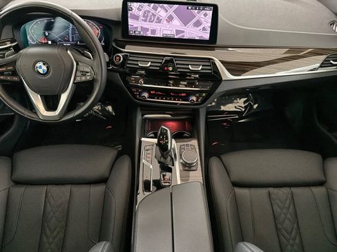 Used 2023 BMW 540i w/ Convenience Package image 3