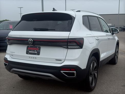 Used 2025 Volkswagen Taos SE AWD/4WD image 5