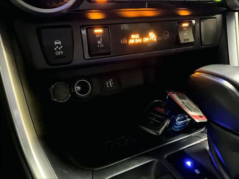 Used 2023 Toyota RAV4 SE image 27