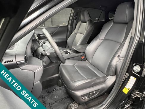 Used 2024 Toyota Venza XLE image 3