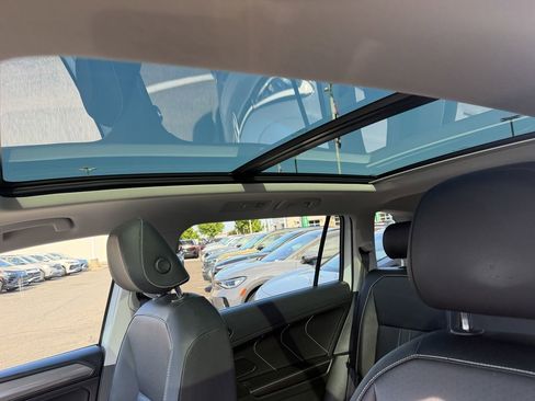 Used 2023 Volkswagen Tiguan SE w/ Panoramic Sunroof Package AWD/4WD image 21