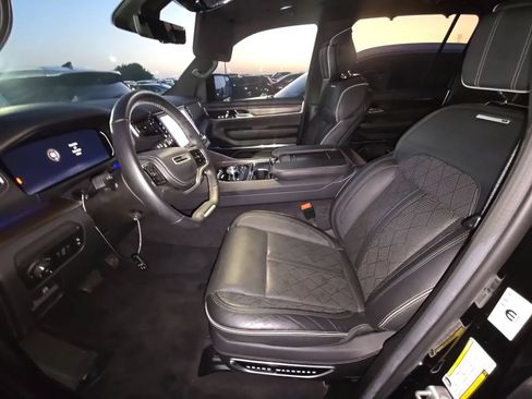 Used 2022 Jeep Grand Wagoneer Series II w/ Premium Group II AWD/4WD image 7