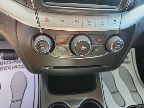 Used 2017 Dodge Journey SE image 31